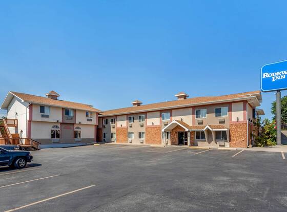 Rodeway Inn Rapid City allows check-in for 18 year-old guests