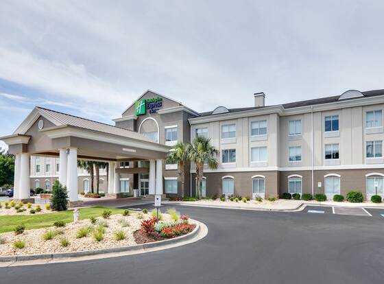 Holiday Inn Express & Suites I-16, an IHG Hotel allows check-in for 18 year-old guests