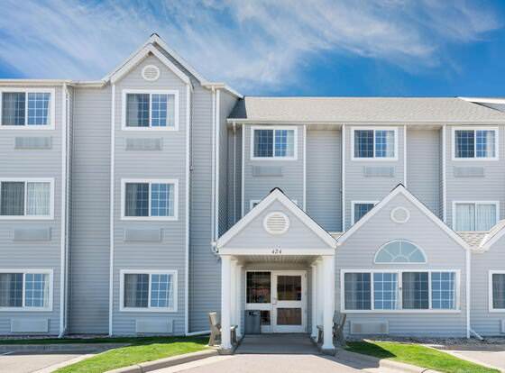 Microtel Inn & Suites by Wyndham New Ulm allows check-in for 18 year-old guests