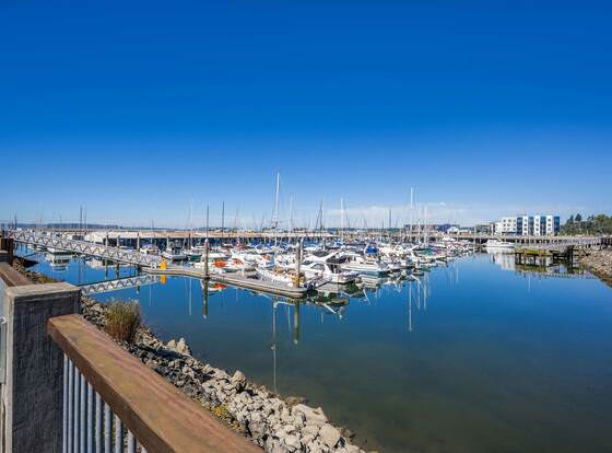 Inn at Port Gardner-Everett Waterfront, Ascend Hotel Collection allows check-in for 18 year-old guests