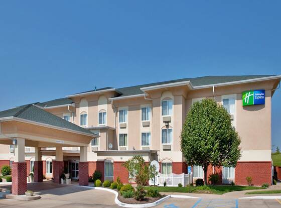 Holiday Inn Express Boonville, an IHG Hotel allows check-in for 18 year-old guests