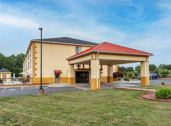 Comfort Inn & Suites Mocksville I-40 allows check-in for 18 year-old guests