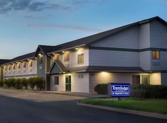 Travelodge by Wyndham Alpine allows check-in for 18 year-old guests