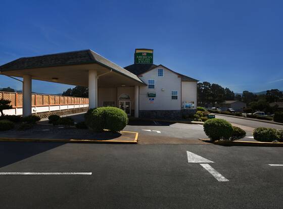 Americas Best Inns & Suites-lincoln City allows check-in for 18 year-old guests
