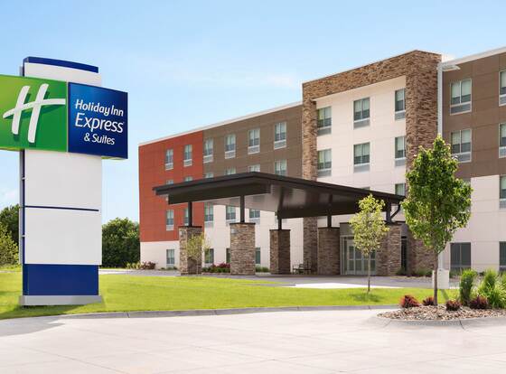Holiday Inn Express & Suites Locust Grove, an IHG Hotel allows check-in for 18 year-old guests