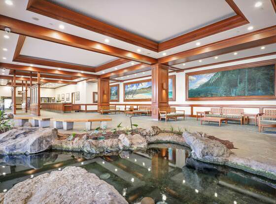 Aston at the Waikiki Banyan allows check-in for 18 year-old guests