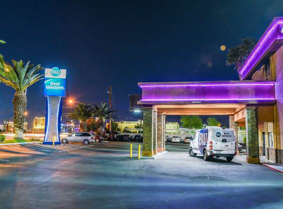 Best Western McCarran Inn allows check-in for 18 year-old guests