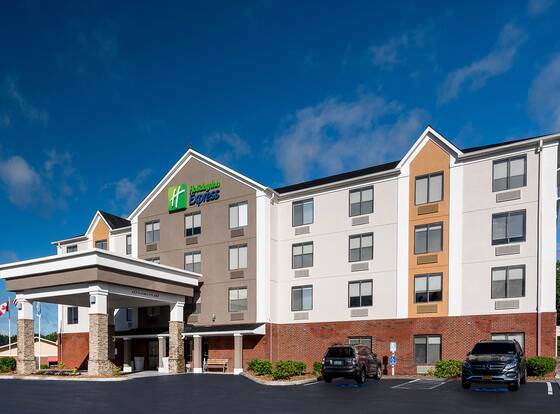 Holiday Inn Express Hillsville, an IHG Hotel allows check-in for 18 year-old guests