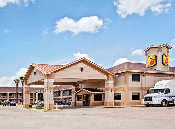 Super 8 by Wyndham Baytown / I-10 allows check-in for 18 year-old guests