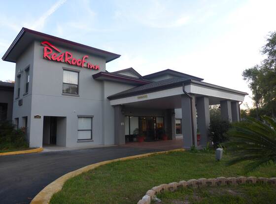 Red Roof Inn Tallahassee East allows check-in for 18 year-old guests