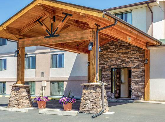 Rodeway Inn allows check-in for 18 year-old guests