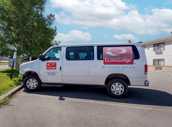 Econo Lodge allows check-in for 18 year-old guests