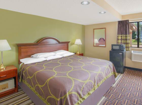 Super 8 by Wyndham Knoxville allows check-in for 18 year-old guests