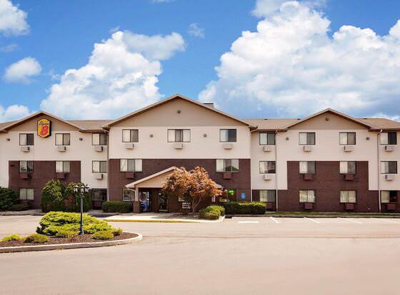 Super 8 by Wyndham Carlisle-South allows check-in for 18 year-old guests