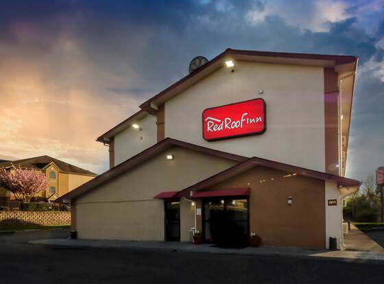 Red Roof Inn Culpeper allows check-in for 18 year-old guests