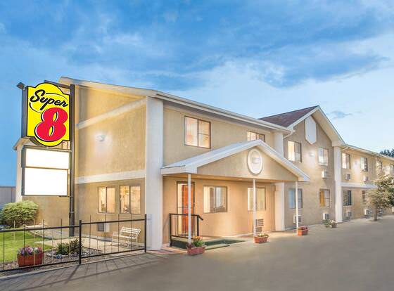Super 8 by Wyndham Riverton allows check-in for 18 year-old guests