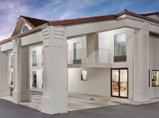 Super 8 by Wyndham Ringgold allows check-in for 18 year-old guests