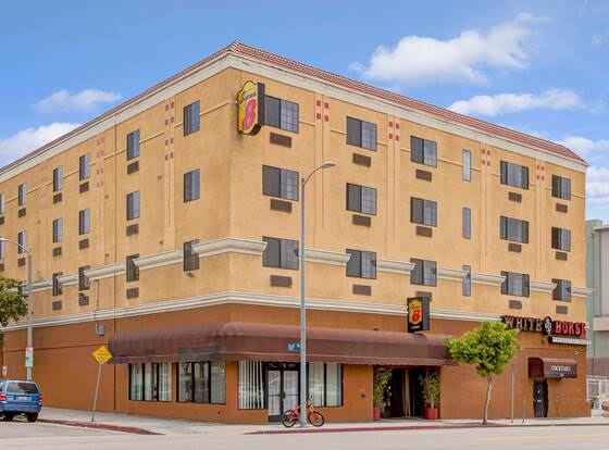 Super 8 by Wyndham Hollywood/LA Area allows check-in for 18 year-old guests