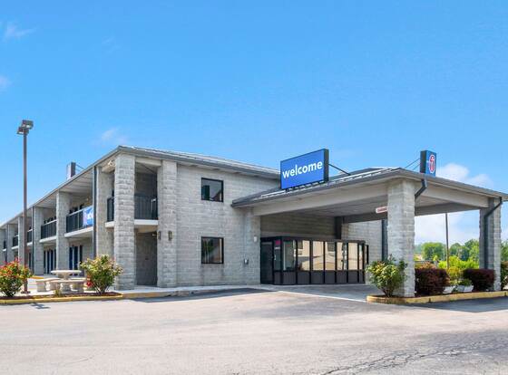 Motel 6 London, KY allows check-in for 18 year-old guests