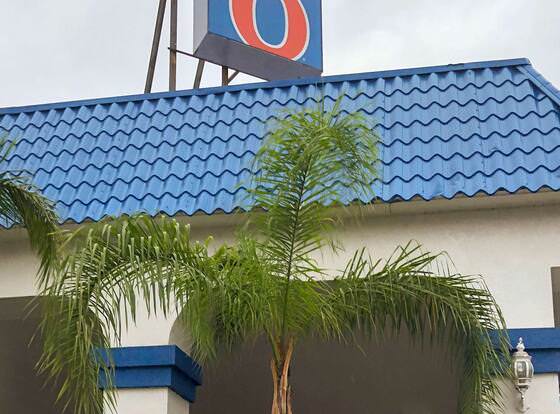Motel 6 Daytona Beach, FL - Speedway allows check-in for 18 year-old guests