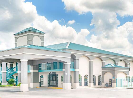 Super 8 by Wyndham Murfreesboro allows check-in for 18 year-old guests