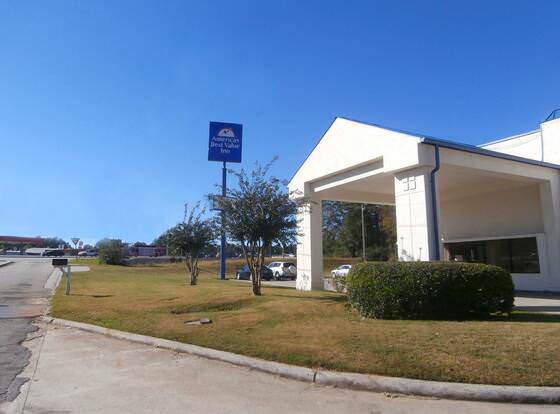 Americas Best Value Inn Tucker allows check-in for 18 year-old guests