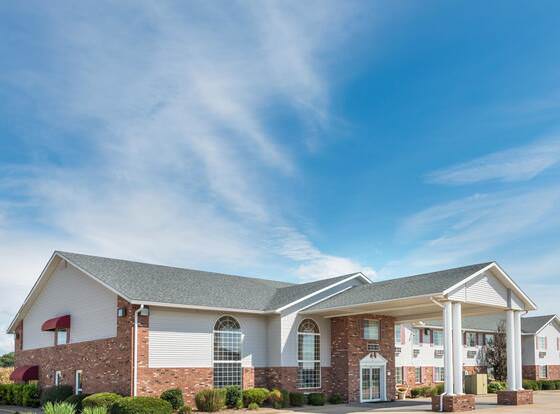 Super 8 by Wyndham Jerseyville allows check-in for 18 year-old guests