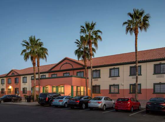 Baymont by Wyndham Phoenix I-10 near 51st Ave allows check-in for 18 year-old guests