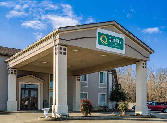 Quality Inn Calvert City - Paducah East allows check-in for 18 year-old guests