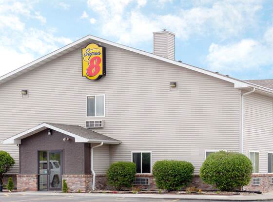 Super 8 by Wyndham Crete allows check-in for 18 year-old guests