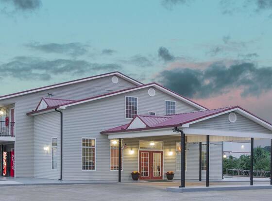 Super 8 by Wyndham Talladega AL allows check-in for 18 year-old guests