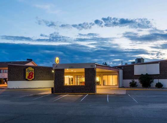 Super 8 by Wyndham Sterling CO allows check-in for 18 year-old guests