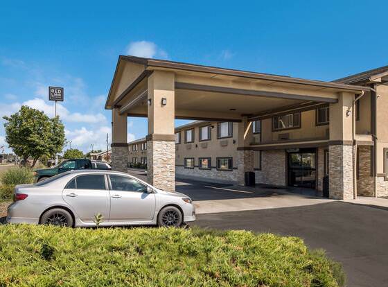 Red Lion Inn & Suites Ontario allows check-in for 18 year-old guests