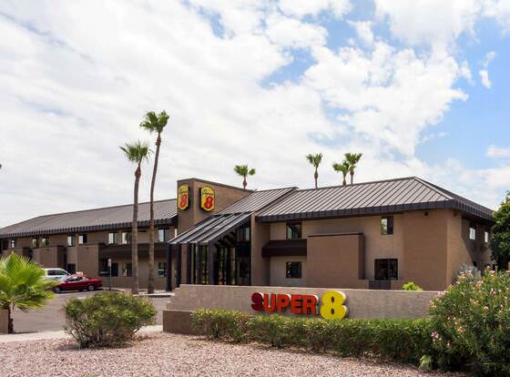 Super 8 by Wyndham Chandler Phoenix allows check-in for 18 year-old guests