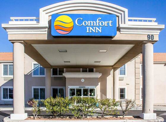Comfort Inn Green Valley I-19 allows check-in for 18 year-old guests