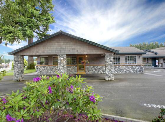 Poulsbo Inn & Suites allows check-in for 18 year-old guests