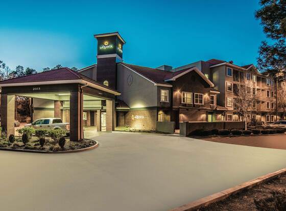 La Quinta Inn & Suites by Wyndham Flagstaff allows check-in for 18 year-old guests