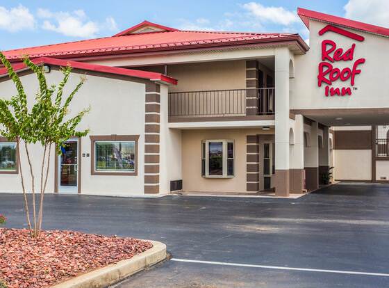 Red Roof Inn Bowling Green allows check-in for 18 year-old guests