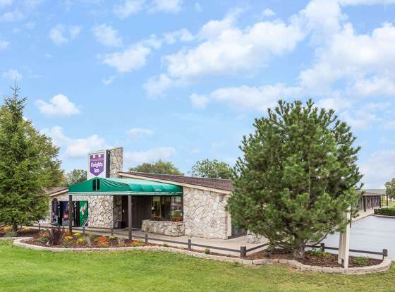 Knights Inn Racine allows check-in for 18 year-old guests