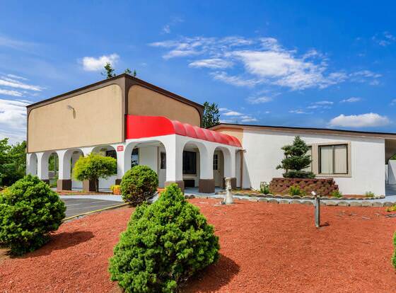 Motel 6 Salem, VA allows check-in for 18 year-old guests