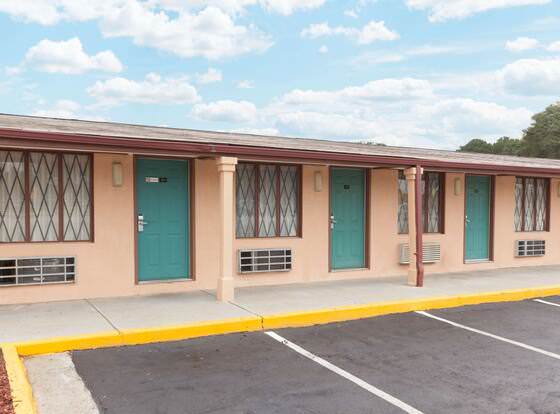 Knights Inn Tucker allows check-in for 18 year-old guests