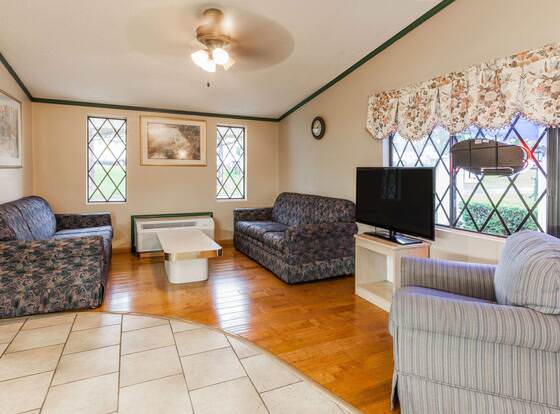 Knights Inn Farmington Hill allows check-in for 18 year-old guests