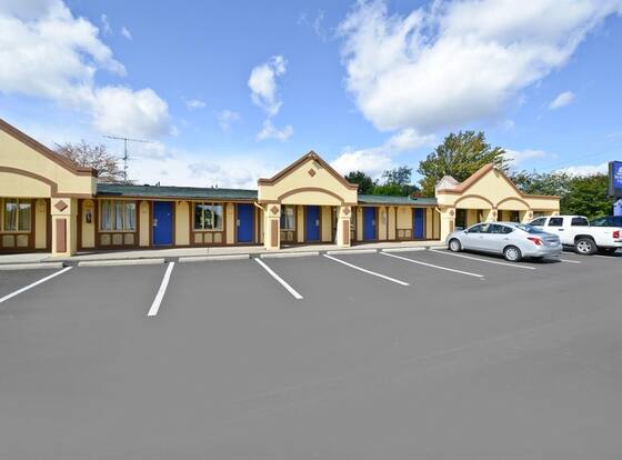 Americas Best Value Inn & Suites Warren Detroit allows check-in for 18 year-old guests