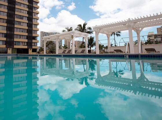 Waikiki Monarch Hotel allows check-in for 18 year-old guests