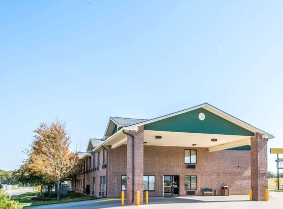 Super 8 by Wyndham Salina I-70 allows check-in for 18 year-old guests