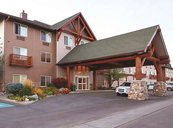 Best Western Plus Riverfront Hotel & Suites allows check-in for 18 year-old guests