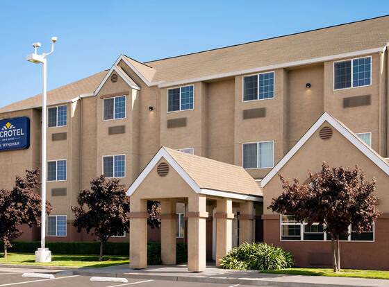 Microtel Inn & Suites by Wyndham Lodi/North Stockton allows check-in for 18 year-old guests