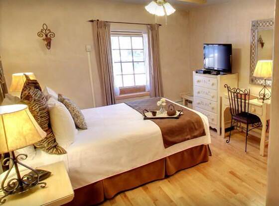 Hotel La Fonda Taos allows check-in for 18 year-old guests