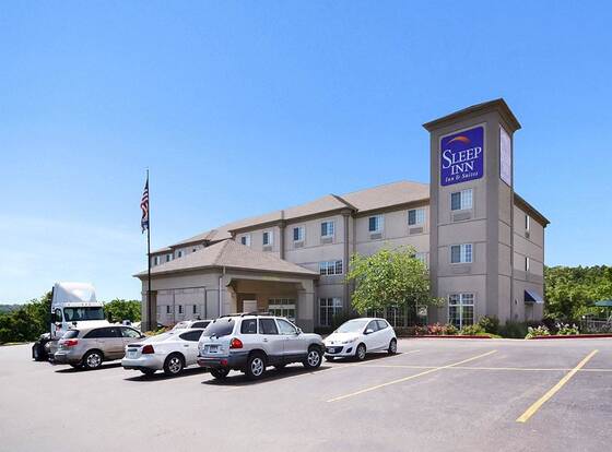 Sleep Inn & Suites Lake of the Ozarks allows check-in for 18 year-old guests