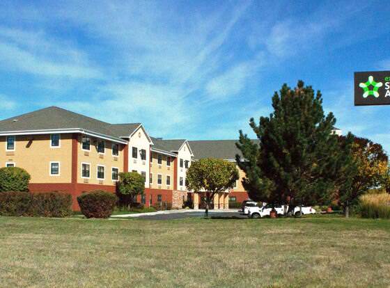 Extended Stay America Suites Great Falls Missouri River allows check-in for 18 year-old guests